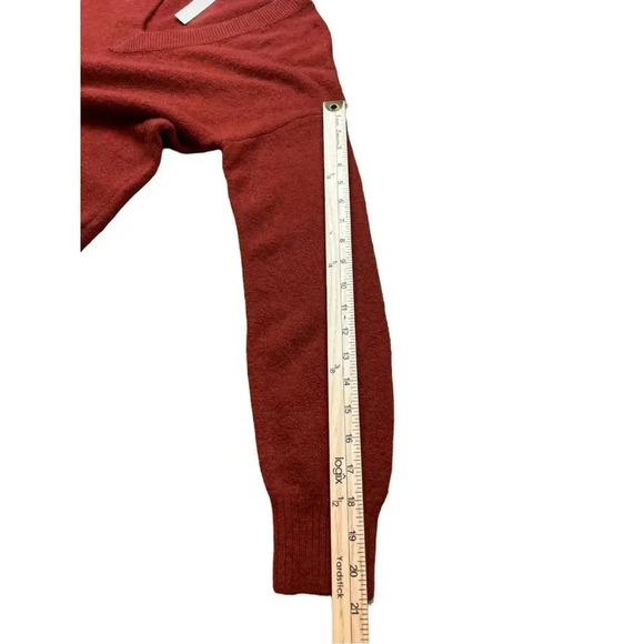Madewell Bartlett V-Neck Pullover Sweater in Coziest Yarn Oversized Maro… - Picture 8 of 14
